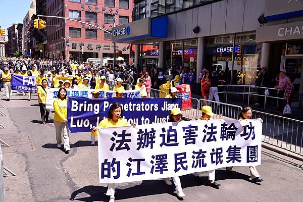 2012-5-16-cmh-newyork-parade-03.jpg