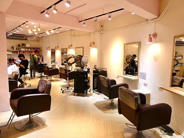 居髮廊hair Salon新莊店