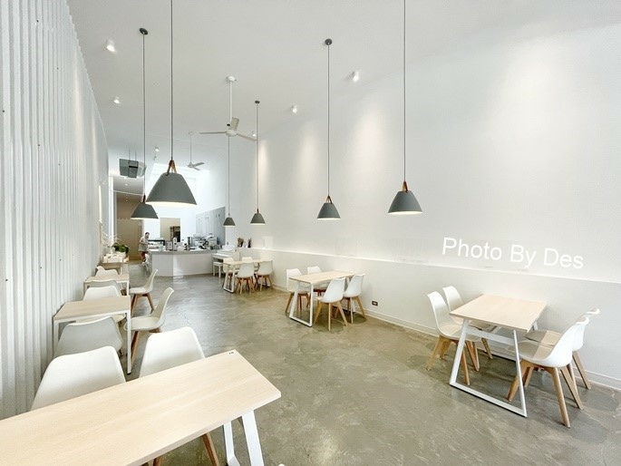 Cafe In White_04.JPG