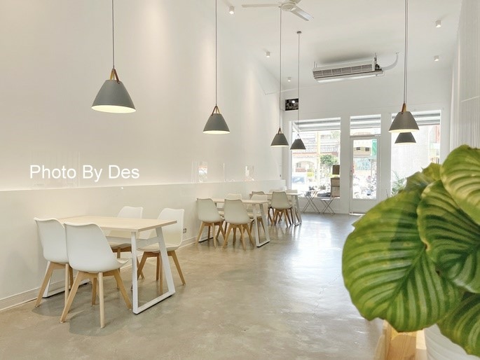 Cafe In White_13.JPG