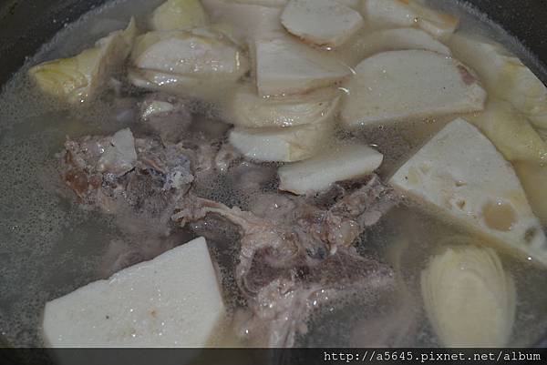綠竹筍排骨湯 綠竹筍排骨湯