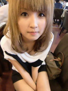 -不過現在挺愛我的中長髮和重流海喔 !