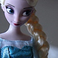 Anna-and-Elsa-Disney-Store-dolls-frozen-35592923-300-372.jpg