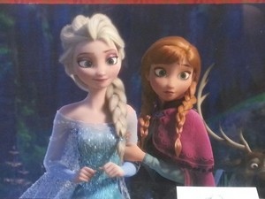 Anna-and-Elsa-close-up-frozen-35612228-300-225.jpg