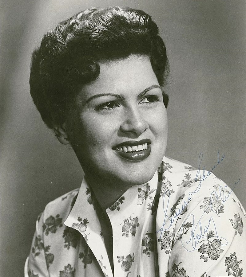 Patsy_Cline_1960_publicity_portrait_-_cropped.jpg