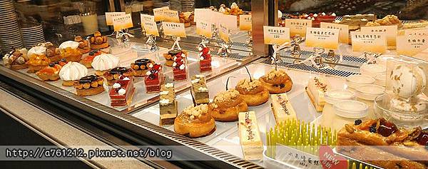 甜點櫃4.jpg 甜點櫃4.jpg