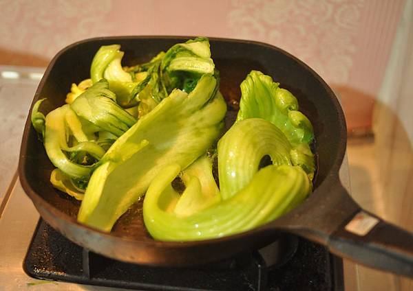 ▎年菜特輯▎枸杞芥菜雞湯 ◆去除苦澀只要這兩個步驟