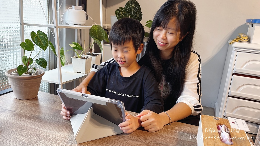 iCCUPY黑占盾平板HD系列-隱藏式抽屜筆槽保護殼，讓繪圖