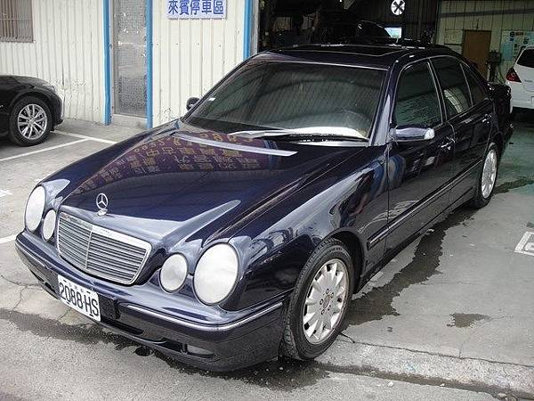 八益汽車烤漆-版金廠 2002年 賓士 Mercedes-Benz E240 W210 施工後2 (复制).JPG