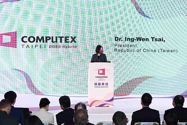 【新聞圖片二】總統蔡英文於 COMPUTEX 開幕典禮表示，將全力推動產業數位轉型，共同打造台灣科技業下一個黃金十年。