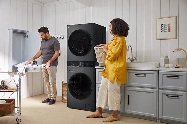 【新聞圖片5】LG WashTower AI智控洗乾衣機將「蒸、洗、脫、烘」四大功能合一，單一機體就能輕鬆解決洗衣、晾衣的困擾
