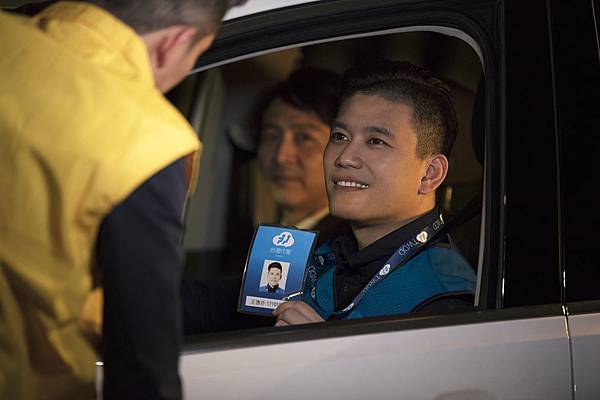 圖三 「酒後找代駕 臨檢超心安」即日起開車族只要下載台灣代駕APP，輸入折扣優惠碼「SafeHome」即可獲得100元代駕金，新戶註冊加碼300元優惠券