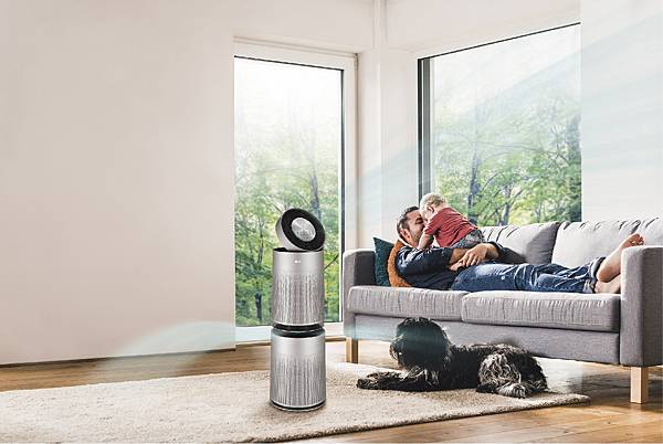 【新聞圖片4】LG PuriCare 360°空氣清淨機透過抗敏 HEPA13濾網、光觸媒除臭濾網與高換氣率的模式，有效去除空氣中的過敏原、塵蟎、異味，用最高品質的清新空氣照顧家人