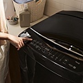 【新聞圖片3】LG AI DD 蒸氣直驅變頻洗衣機即日起上市，顛覆你對直立式洗衣機的想像，最聰明的洗衣方式千萬別錯過