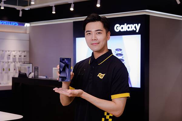 附圖6_Samsung Galaxy S24系列手機享驚喜價27,900元起，獨家贈最高總價值11,850元的大禮包。(燦坤提供)