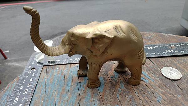 早期老台灣外銷銅製品，收藏工業風，實心小銅象紙鎮擺飾