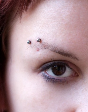 穿環 續鼻環之後終於穿上想了很久的眉環 目 W In Ares 痞客邦