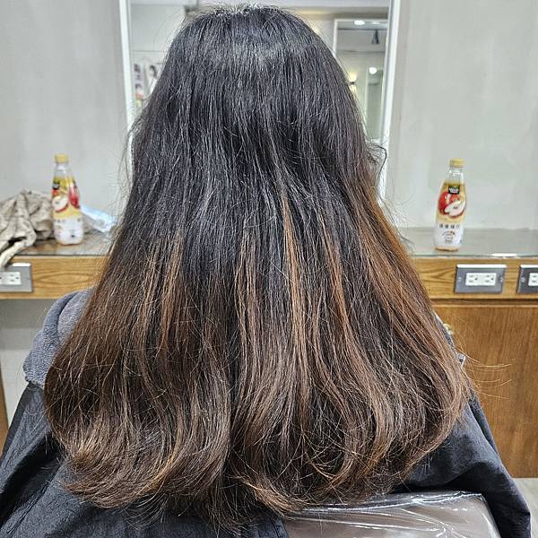 (中永和 / 美髮) 有自然捲頭髮很毛但不想燙完很扁!找W就