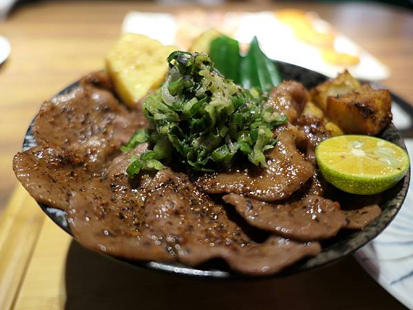 鹽蔥燒牛舌丼