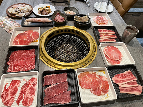 <食記> 高雄前鎮 - 南高雄平價燒肉及海鮮吃到飽就在夢時代