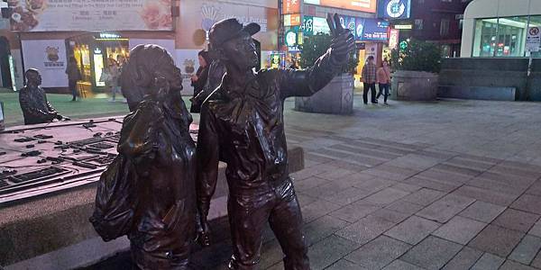 中華路裝置藝術.jpg 中華路裝置藝術.jpg