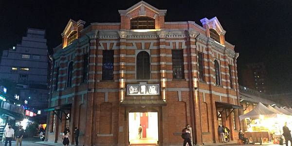 紅樓.jpg 紅樓.jpg