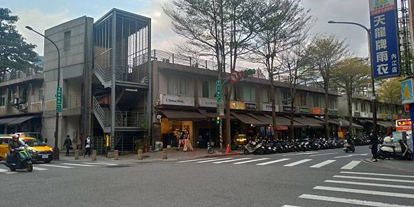 紅樓後方.jpg 紅樓後方.jpg