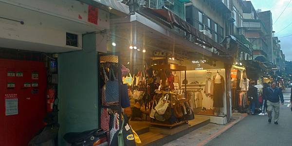 服飾.jpg 服飾.jpg