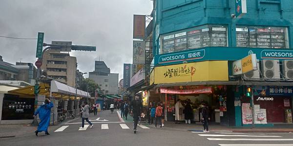 對面看夜市巷口.jpg 對面看夜市巷口.jpg