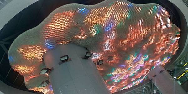 2.松山站內裝置藝術.jpg 2.松山站內裝置藝術.jpg