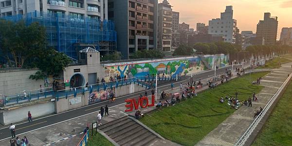 12.彩虹橋往回望.jpg 12.彩虹橋往回望.jpg