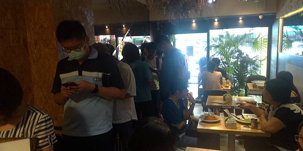 人潮.jpg 人潮.jpg