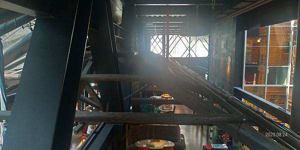 屋頂內部.jpg 屋頂內部.jpg