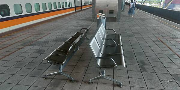 月台椅子.jpg 月台椅子.jpg