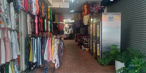 衣服區.jpg 衣服區.jpg