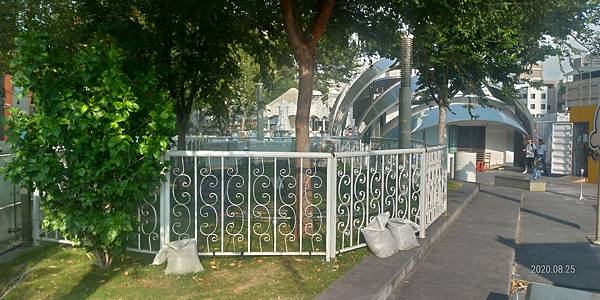 遊樂設施.jpg 遊樂設施.jpg