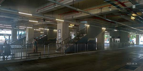 一樓公車轉運站樣子.jpg 一樓公車轉運站樣子.jpg