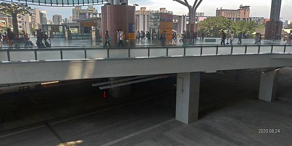 公車站和車站.jpg 公車站和車站.jpg