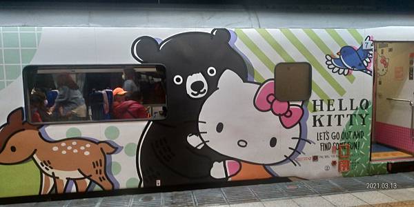 環島列車hello kitty彩繪.jpg