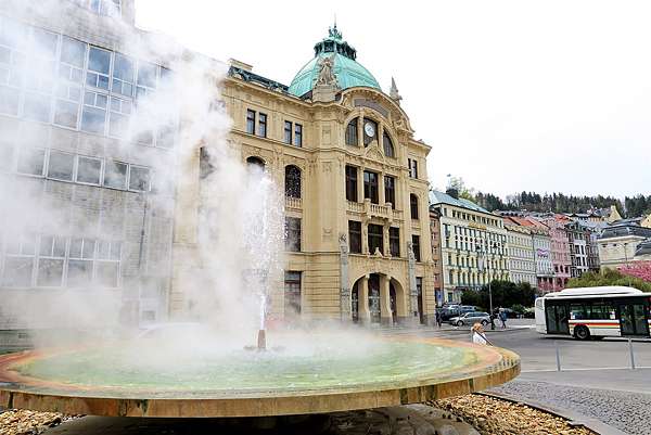 捷克最著名的溫泉小鎮——卡羅維瓦利（Karlovy Vary）☉ 溫泉療養度假勝地@ 壹夜輸旅遊攝影~  攝影記了光影留了時間在繽紛雜沓中專注當下時空無窮走過路過都是風景留下來的才是人生::