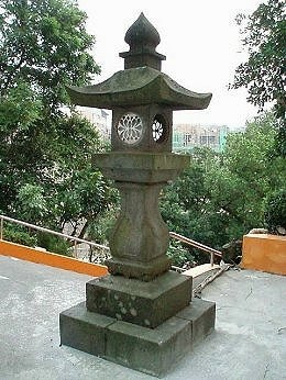 日式石燈籠。.JPG