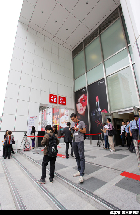 信義區統一阪急百貨開幕、排隊人潮、路人情境、街景、百貨專櫃、購物、週年慶-51.JPG 信義區統一阪急百貨開幕、排隊人潮、路人情境、街景、百貨專櫃、購物、週年慶-51.JPG