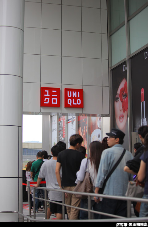 信義區統一阪急百貨開幕、排隊人潮、路人情境、街景、百貨專櫃、購物、週年慶-49.JPG 信義區統一阪急百貨開幕、排隊人潮、路人情境、街景、百貨專櫃、購物、週年慶-49.JPG