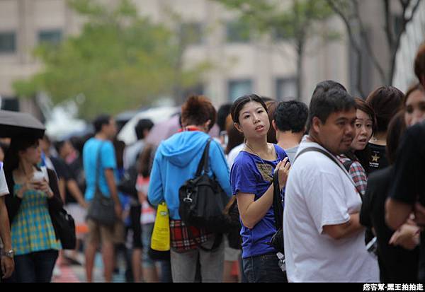 信義區統一阪急百貨開幕、排隊人潮、路人情境、街景、百貨專櫃、購物、週年慶-131.JPG