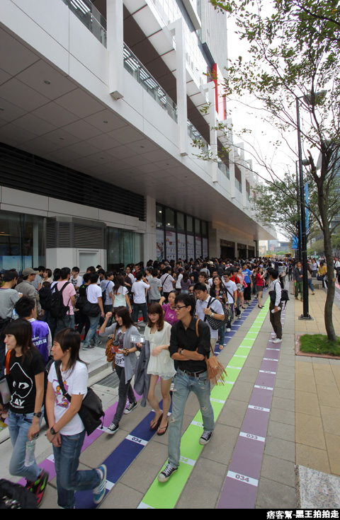 信義區統一阪急百貨開幕、排隊人潮、路人情境、街景、百貨專櫃、購物、週年慶-85.JPG 信義區統一阪急百貨開幕、排隊人潮、路人情境、街景、百貨專櫃、購物、週年慶-85.JPG