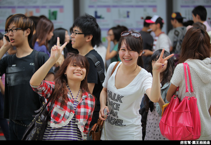 信義區統一阪急百貨開幕、排隊人潮、路人情境、街景、百貨專櫃、購物、週年慶-75.JPG 信義區統一阪急百貨開幕、排隊人潮、路人情境、街景、百貨專櫃、購物、週年慶-75.JPG