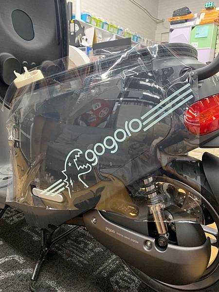 GOGORO 2 Plus 黑色 Agnes b 恐龍 客製化包膜_190831_0002.jpg