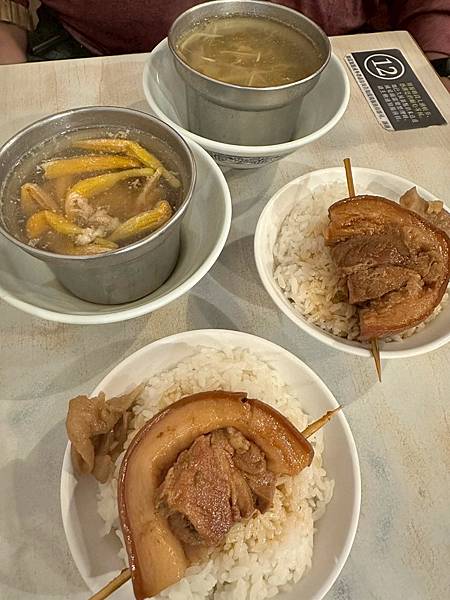 彰化市美食｜阿章爌肉飯 筒仔米糕｜彰化市人氣深夜食堂美食推薦