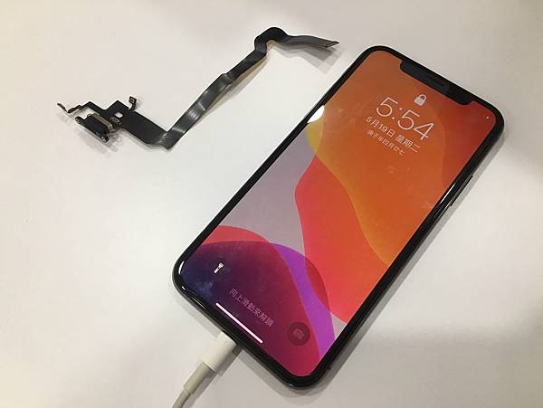 I Phone X無法充電.jpg