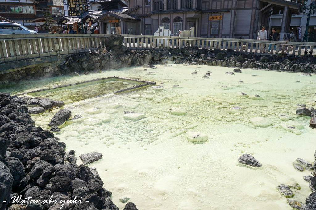 群馬 草津溫泉 千代の湯 地蔵の湯 白旗の湯 免費三大浴池 日本關東 溫泉 明星花露雪 渡辺牽手一起走過世界最美的角落